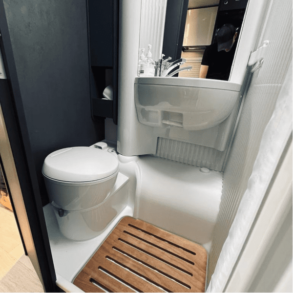 HALF PRICE Luxury Motorhome Hire (3 Nights) with JDW Campers  | WAS £390 NOW £195 - Image 6